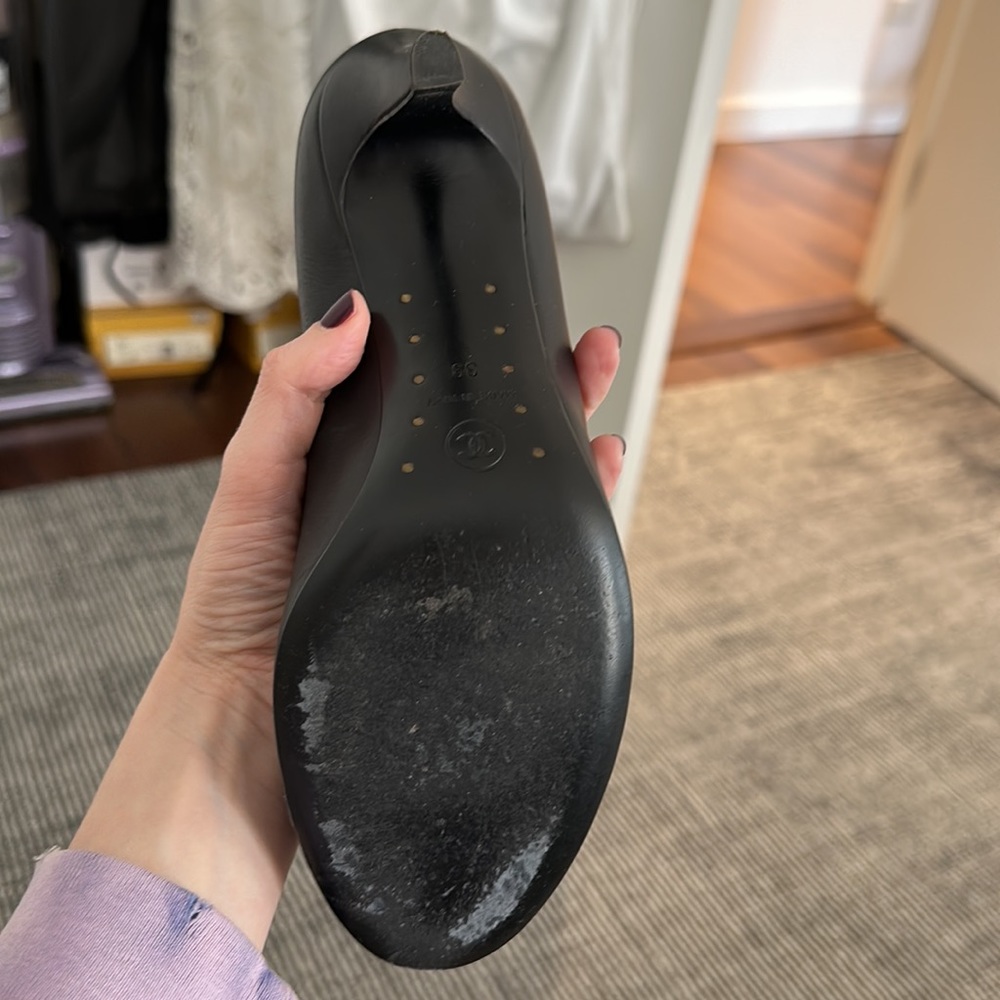 Authentic CHANEL Black Leather Heels with Floral Accent - Picture 4 of 13